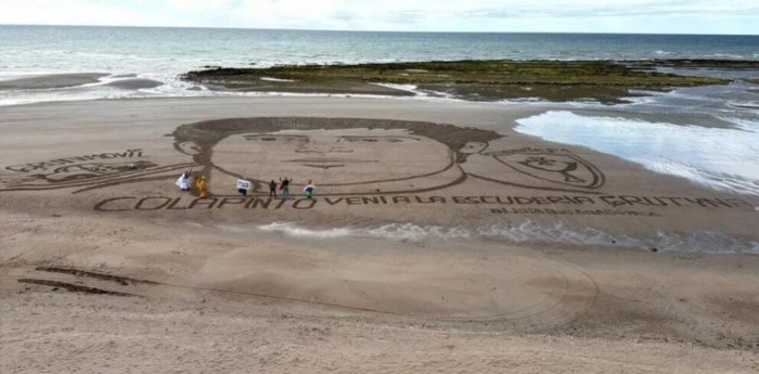 La artista que hizo a Colapinto en la playa en Las Grutas contó cómo fue el proceso