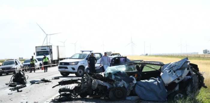 Accidente fatal en Bahía Blanca: una funcionaria judicial y su nieto murieron al chocar contra un camión