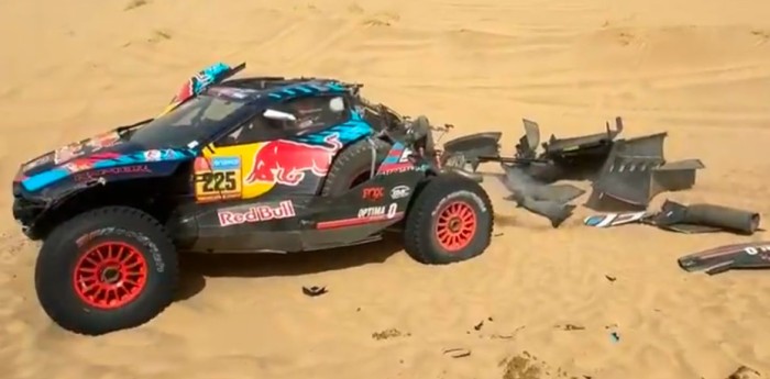 Dakar 2025: las impactantes imágenes del auto de Sainz tras el vuelco en la Etapa de 48 Horas