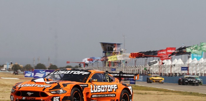 TC: la rotura del motor del Mustang demoró la prueba de Lambiris en La Plata