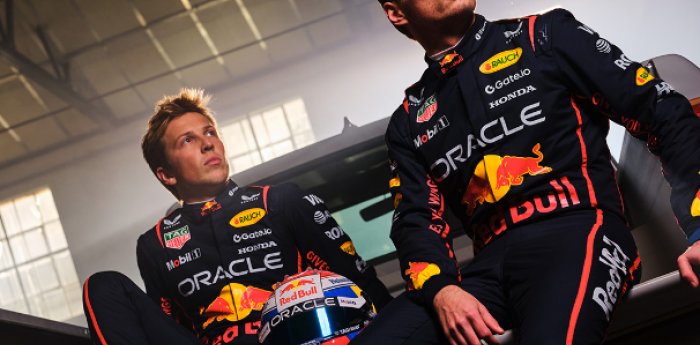 F1: Red Bull presentó los buzos antiflama de Verstappen y Lawson para 2025