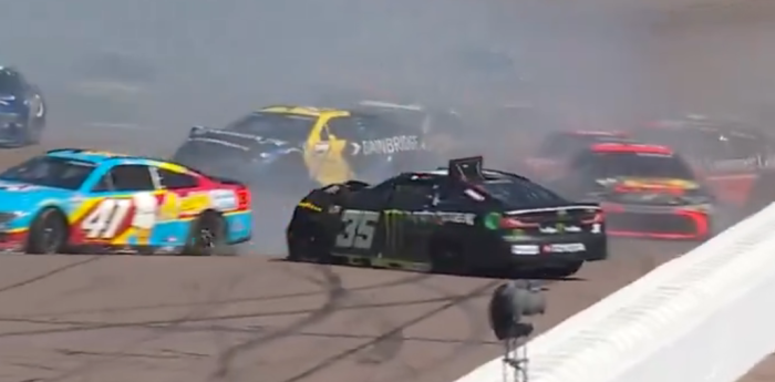 NASCAR: múltiple accidente en Phoenix International Raceway