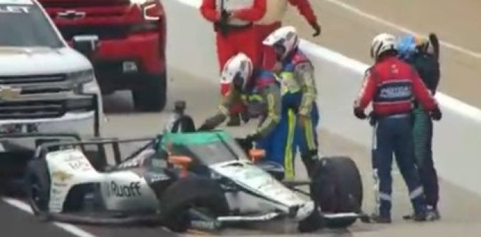 Alonso se golpeó en Indianápolis y Dixon fue el mejor