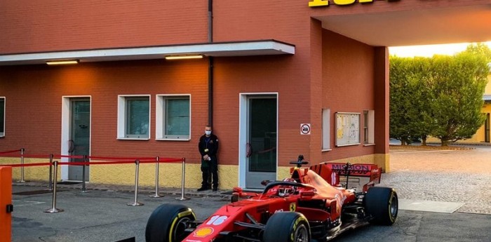 Leclerc paseó la Ferrari 2020 por las calles de Maranello