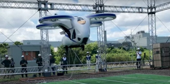 Probaron con éxito un auto volador en Japón