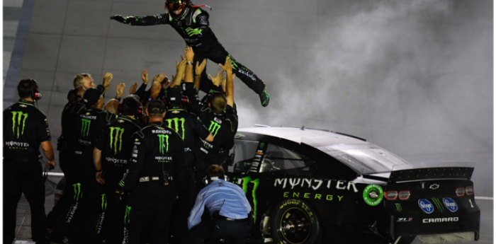 En duelo de hermanos Kurt Busch superó a Kyle y ganó en la Nascar