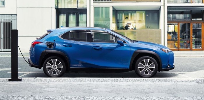 Lexus presentó su primer auto eléctrico