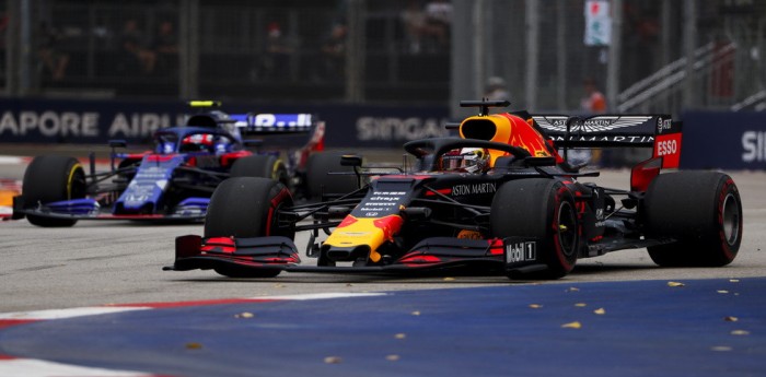 Max Verstappen arrancó adelante en Singapur