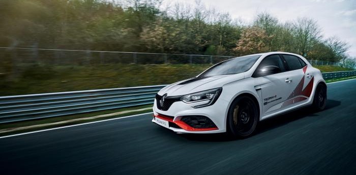 Renault MÉGANE R.S. TROPHY-R: NUEVO RÉCORD EN NÜRBURGRING