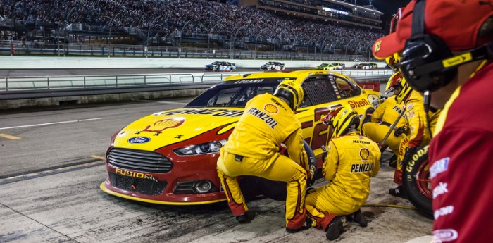 Nascar cambia el reglamento para boxes