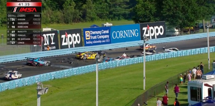 Piña múltiple en la Porsche Cup