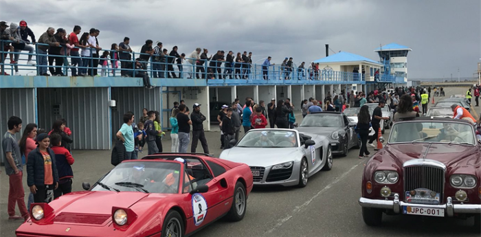 Carrera de autos exóticos por el Sur