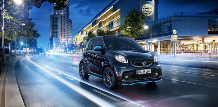 Daimler vendió el 50% de Smart a Geely