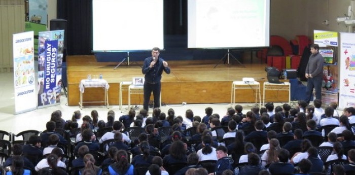 TC2000 VA A LA ESCUELA, DE GIRA POR EL LITORAL