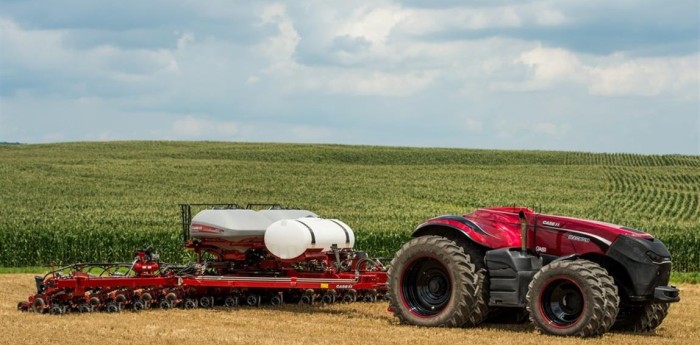 EL TRACTOR QUE SE MANEJA DESDE UN CELULAR