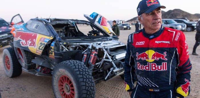 ¡Bombazo! Carlos Sainz fuera del Dakar 2025