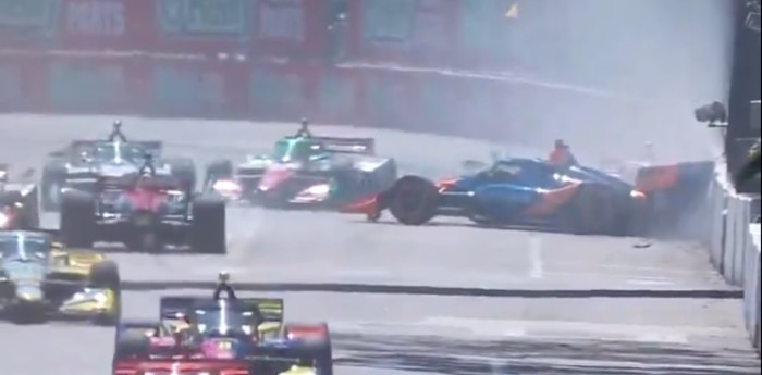 IndyCar: la carrera en St. Petersburg comenzó con un fuerte golpe